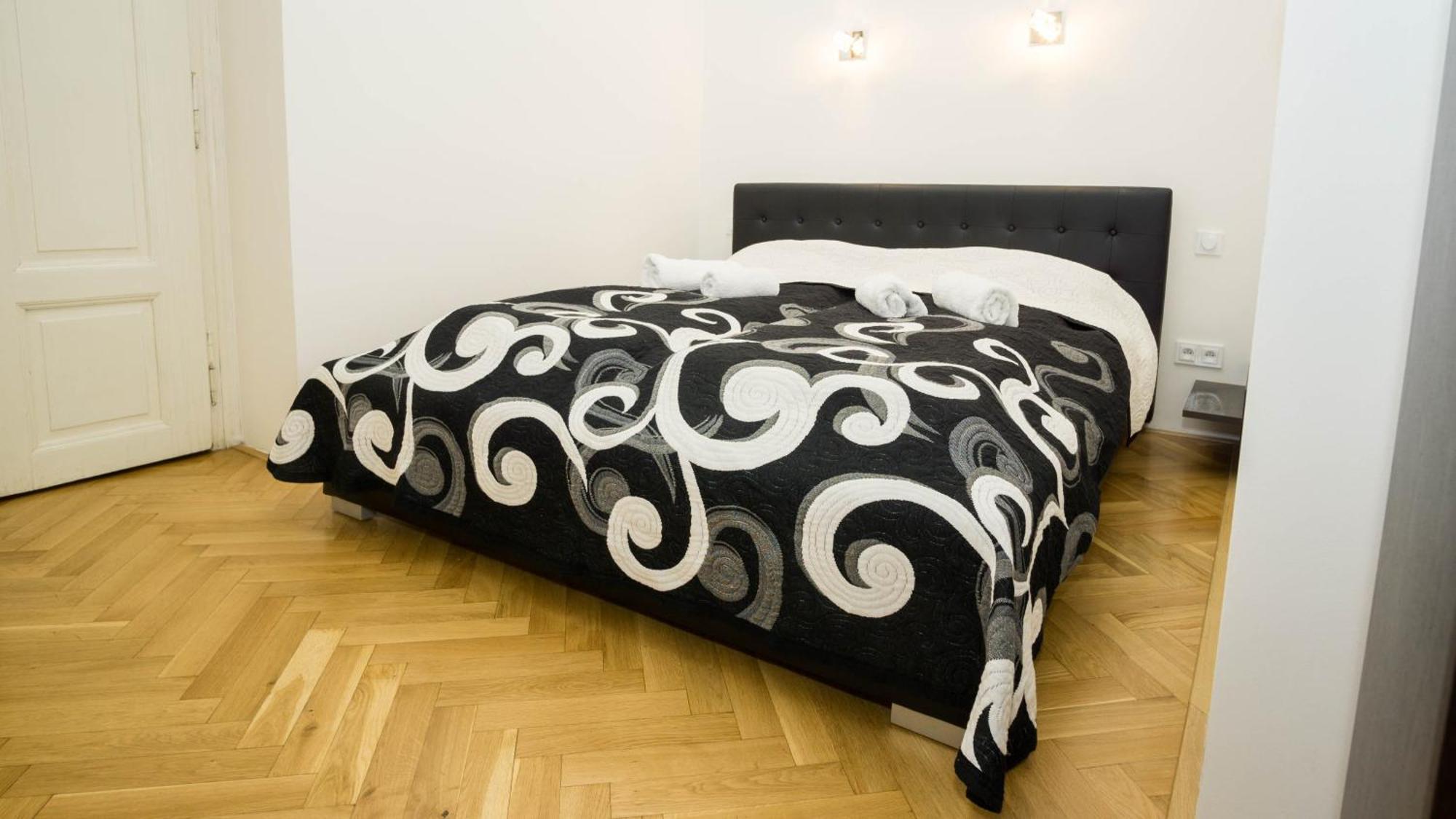 Black & White Apartment Prague By Wenceslas Square And Muzeum Praga Exterior foto