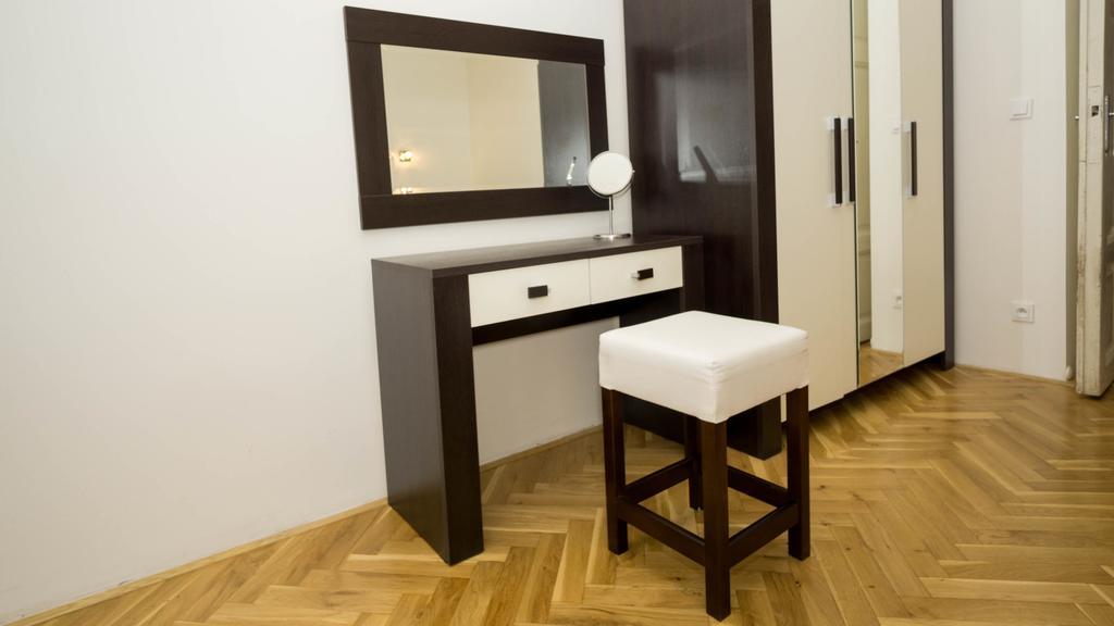 Black & White Apartment Prague By Wenceslas Square And Muzeum Praga Exterior foto