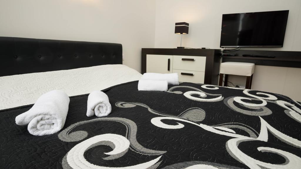 Black & White Apartment Prague By Wenceslas Square And Muzeum Praga Exterior foto